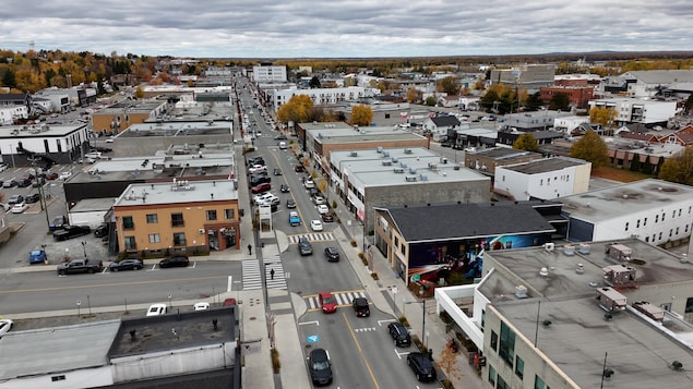 Vue aérienne sur la 3e Avenue de Val-d'Or.