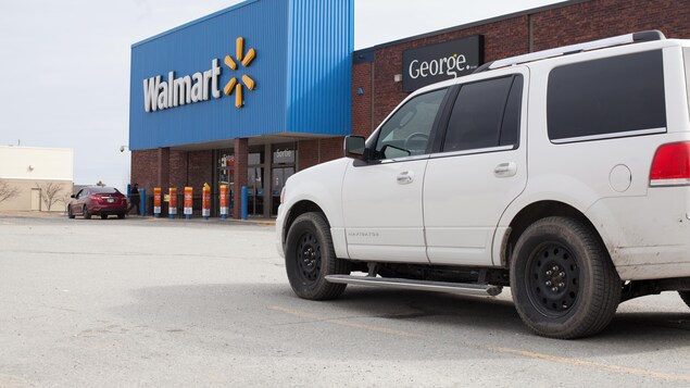 Attaque Au Walmart Une Video De Surveillance A La Defense De Nacime Kouddar Coronavirus Radio Canada Ca