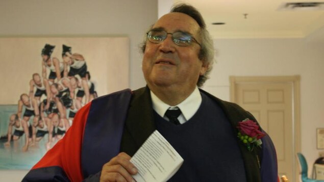 Wayne Hankey, professeur accusé de crimes sexuels, meurt avant ses procès