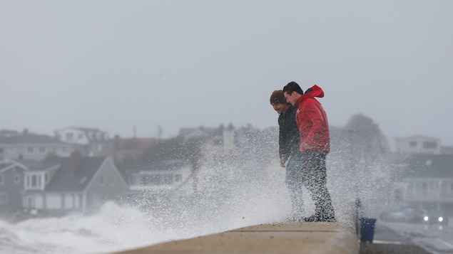 Le nord-est des États-Unis frappé par une tempête rare pour la saison