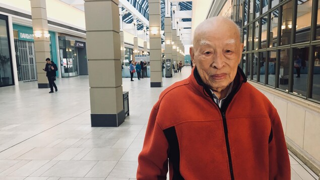 Wei-Foung Yuan se tient debout dans un centre commercial de Richmond. Wei-Foung Yuan se tient debout dans un centre commercial de Richmond.