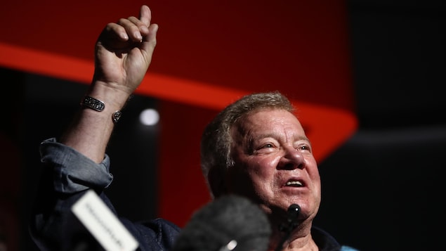 Le vol de William Shatner reporté à mercredi