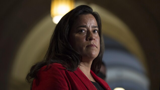 La ministre de la Justice du Canada, Jody Wilson-Raybould, s'est entretenue avec les journalistes après le dépôt d'un projet de loi visant à dépoussiérer le système de justice pénale, mardi 6 juin 2017.