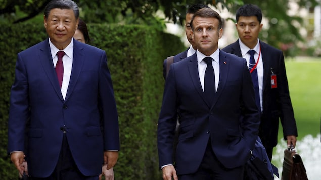 中国国家主席习近平今日在巴黎爱丽舍宫会见法国总统马克龙。