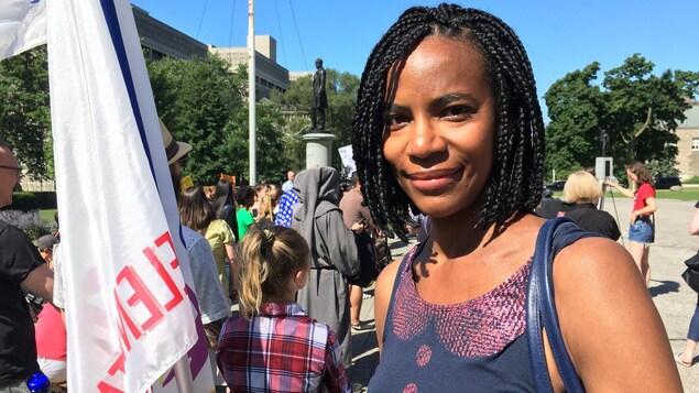 Yolanda B’Dacy est la vice-présidente du syndicat des enseignants de l'élémentaire de Toronto. Yolanda B’Dacy est la vice-présidente du syndicat des enseignants de l'élémentaire de Toronto.