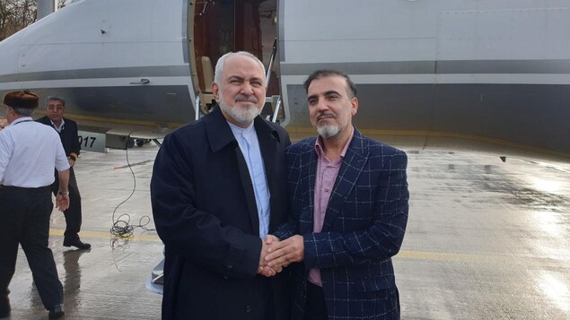 Mohammad Javad Zarif et Massoud Soleilmani devant un avion iranien.