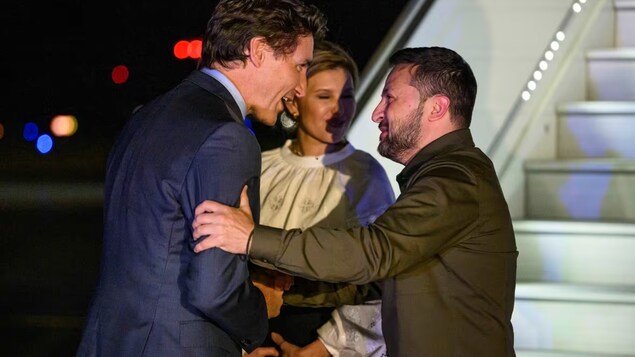Canadian Prime Minister Justin Trudeau greets Ukrainian President Volodymyr Zelenskyy, as his wife Olena Zelenska looks on, as they arrive at the Ottawa airport for a visit to Canada on Thursday evening. (Justin Tang/The Canadian Press)