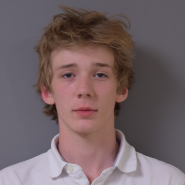 Une photo de Hunter England. Une photo de Hunter England.