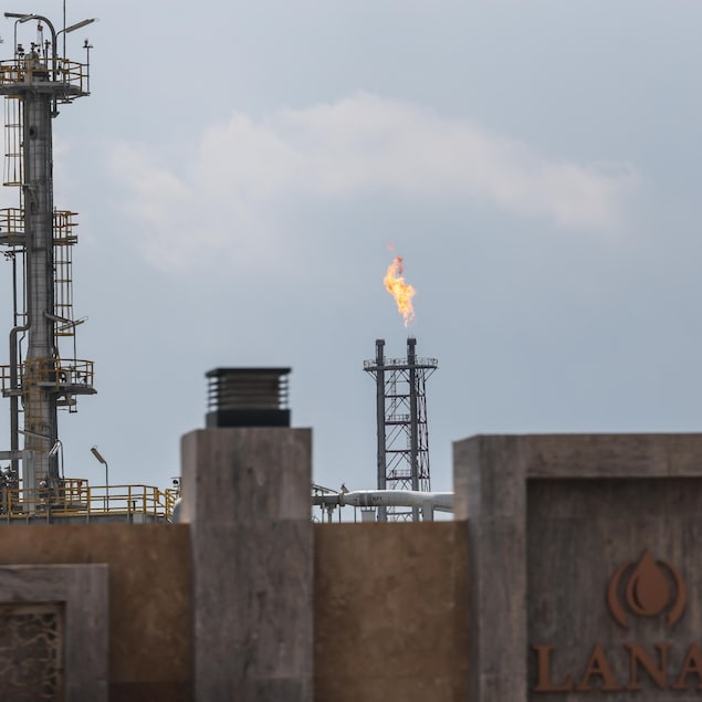 Vue de la raffinerie de pétrole de Lanaz le 17 mars 2026 à Erbil, en Irak.