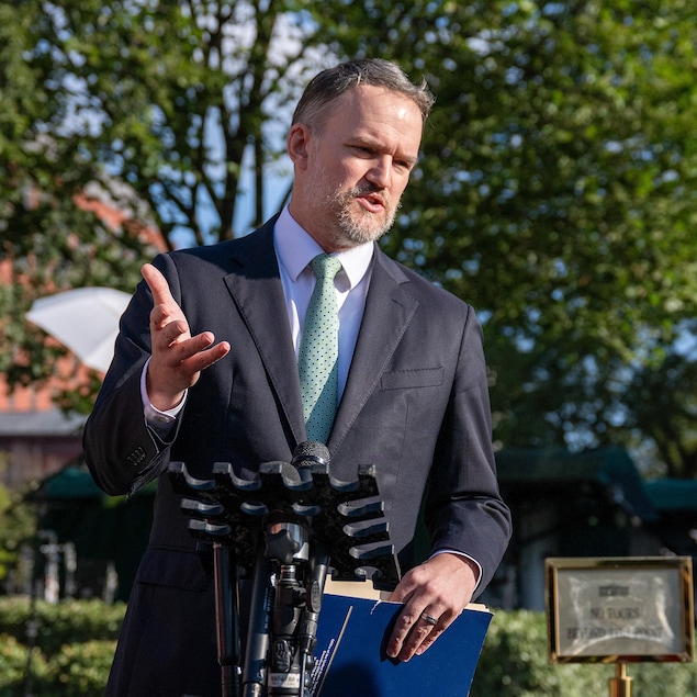 Jamieson Greer, s’adresse à la presse devant l’Aile ouest de la Maison-Blanche.