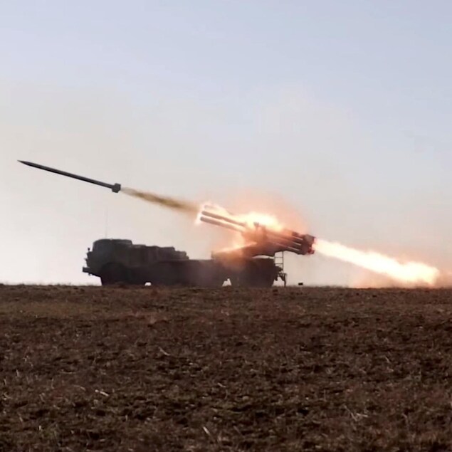 Un lance-missiles fait feu durant des exercices en Crimée.