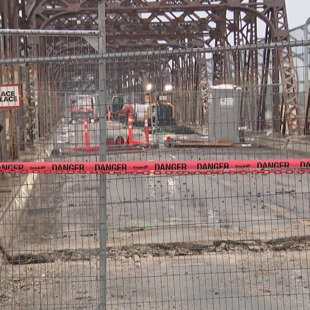 Le pont Arlington qui se fait démolir.