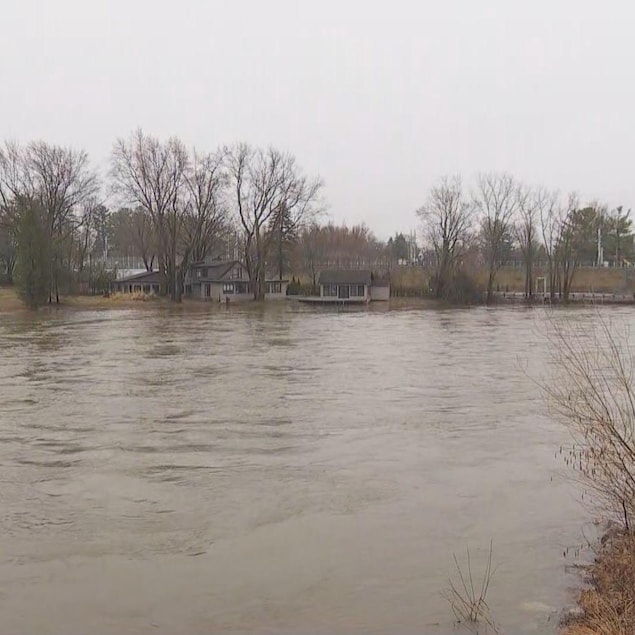 La rivière des Milles-Îles, à Laval.