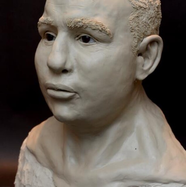 Sculpture de la victime : traits afro-européens. Sculpture de la victime : traits afro-européens.