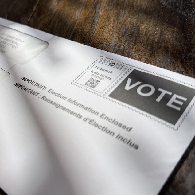 Une enveloppe qui contient un code pour permettre aux électeurs de voter.