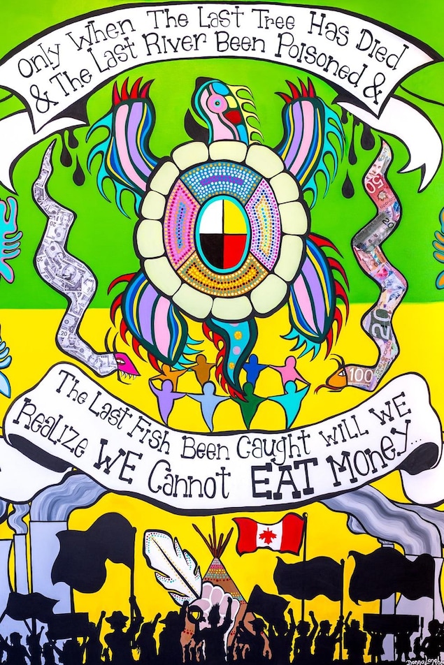 Une tortue aux couleurs amérindiennes est entourée de poissons morts au-dessus de la fumée de centrales nucléaires. Au centre, un tipi surplombé d'un drapeau canadien à l'envers sert de fond à une manifestation en noir. Une tortue aux couleurs amérindiennes est entourée de poissons morts au-dessus de la fumée de centrales nucléaires. Au centre, un tipi surplombé d'un drapeau canadien à l'envers sert de fond à une manifestation en noir.