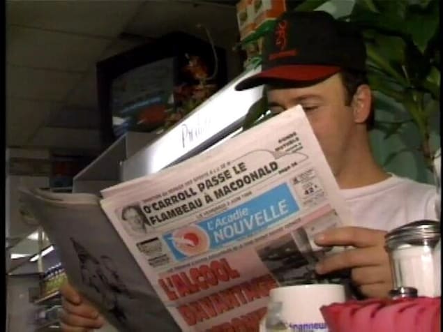 Un fier lecteur de l'Acadie Nouvelle, en 1994. 