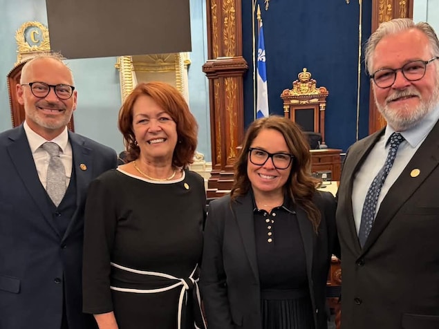 Sébastien D'Astous, Diane Dallaire, Sonia Caron et Stéphane Tremblay à l'Assemblée nationale.