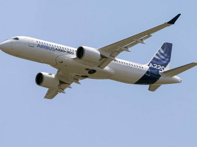 Un Airbus A220 en plein vol dans le sud-ouest de la France, le 10 juillet 2018.