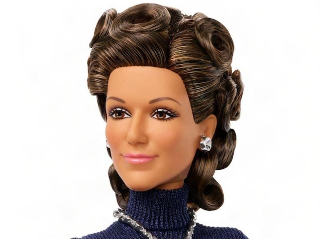 Gros plan sur le visage de la Barbie Céline Dion.
