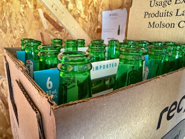 Des bouteilles de bière vide