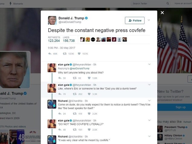 Une capture d'écran montre le tweet de Trump, où l'on peut lire « Despite the constant negative press covfefe », et les réactions des utilisateurs de Twitter. Une capture d'écran montre le tweet de Trump, où l'on peut lire « Despite the constant negative press covfefe », et les réactions des utilisateurs de Twitter.