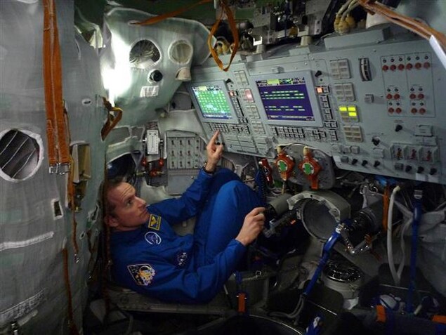 David Saint-Jacques dans le simulateur du Soyouz pendant une séance d'entraînement à la Cité des étoiles, en Russie. David Saint-Jacques dans le simulateur du Soyouz pendant une séance d'entraînement à la Cité des étoiles, en Russie.