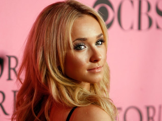 L'actrice Hayden Panettiere arrive au défilé Victoria's Secret 2007, le 15 novembre 2007 à Hollywood, en Californie.