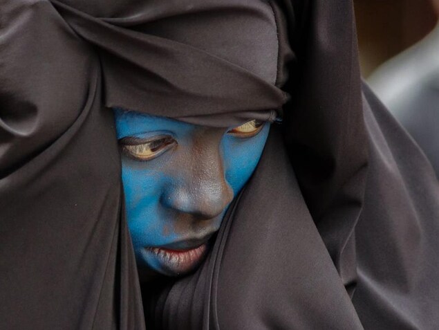 Une participante à la parade Zinneke de Bruxelles en Belgique. Une participante à la parade Zinneke de Bruxelles en Belgique.