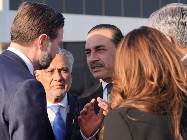 JD Vance parle avec des responsables pakistanais.