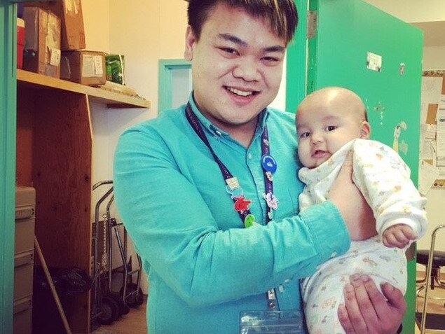 Kyle sue, qui pratique la médecine à Arviat, au Nunavut, s'est intéressé à la science associée à la « grippe d'homme ». Kyle sue, qui pratique la médecine à Arviat, au Nunavut, s'est intéressé à la science associée à la « grippe d'homme ».