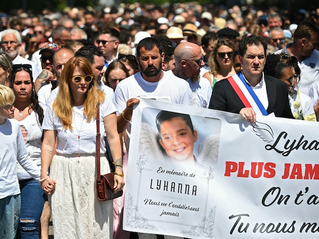 Des milliers de personnes marchent dans les rues de Fleurance en mémoire de Lyhanna.