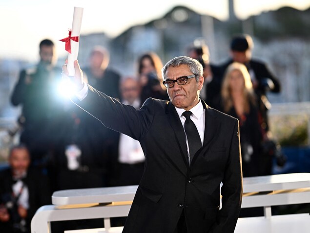 Mohammad Rasoulof reçoit un prix spécial à Cannes, le 25 mai 2024.