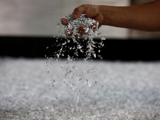 Des morceaux de plastique. Des morceaux de plastique.
