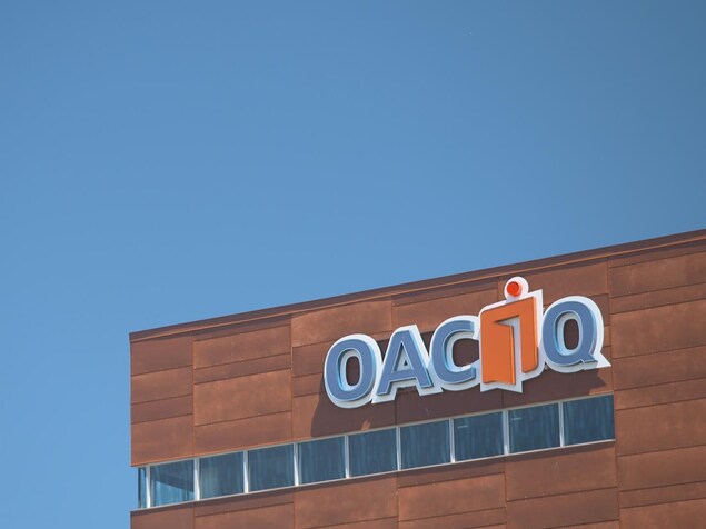 Le sigle de l'OACIQ sur un immeuble. Le sigle de l'OACIQ sur un immeuble.