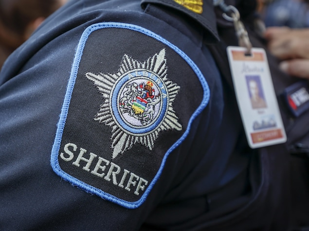 L'&eacute;cusson d'&eacute;paule d'un officier des sh&eacute;rifs de l'Alberta.