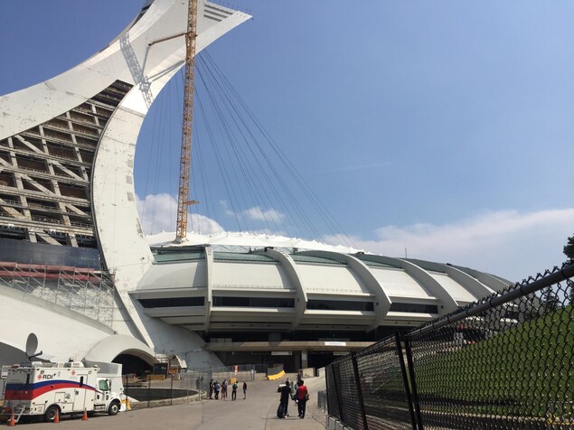 Le stade olympique accueille des dizaines de demandeurs d’asile pour répondre à l’afflux de réfugiés en provenance des États-Unis. Jusqu'à 600 personnes pourront y être hébergées d'ici l'automne.