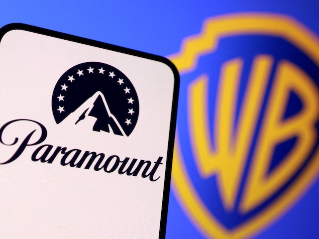 Le logo de Paramount devant le logo de Warner.