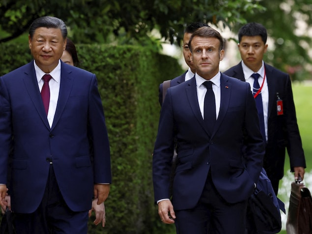 China's President  walk in garden of the Elysee Palace after a joint statement, Monday, May 6, 2024 in Paris. French President Emmanuel Macron put trade disputes and Ukraine-related diplomatic efforts on top of the agenda for talks Monday with Chinese President Xi Jinping, who arrived in France for a two-day state visit opening his European tour. (Sarah Meyssonnier/Pool via AP)