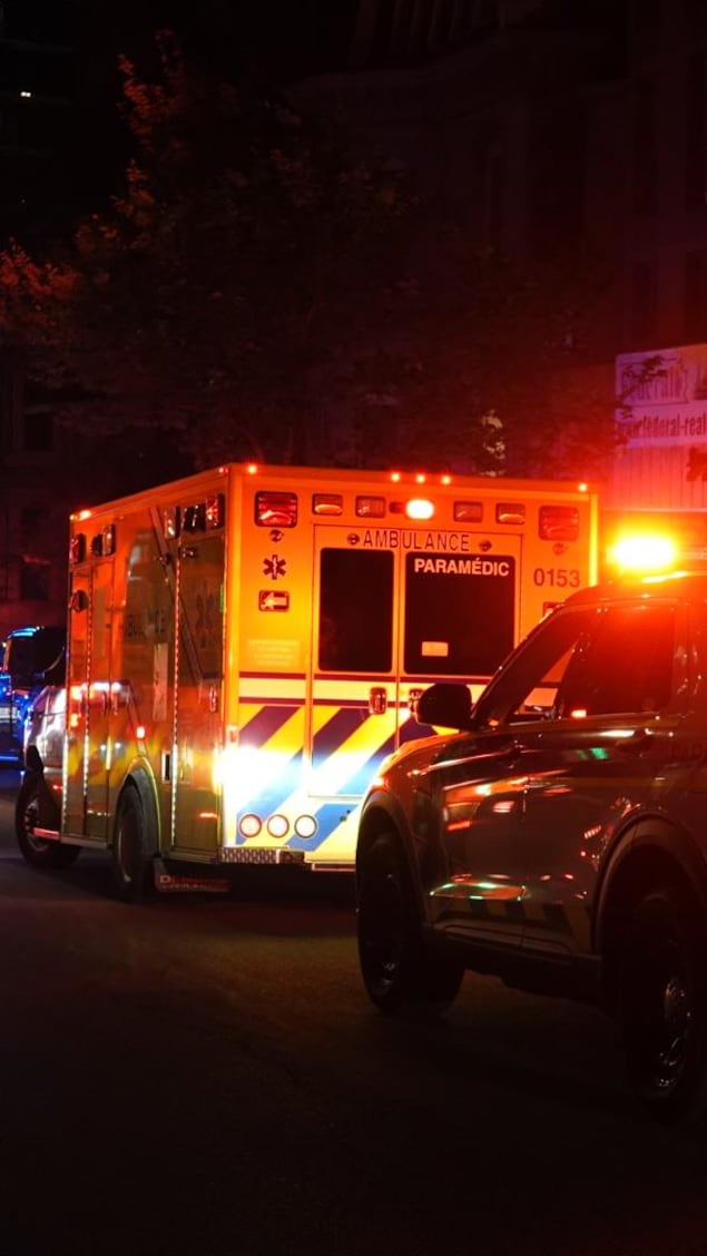 Un camion de pompier, une ambulance et un véhicule du SPVM.