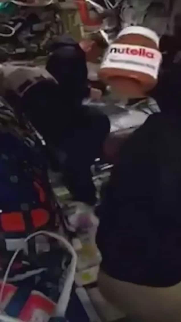Un pot de Nutella sen état d’apesanteur dans la capsule Orion.