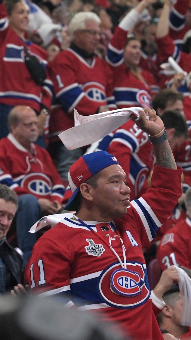 Des partisans du Canadien au Centre Bell, à Montréal.