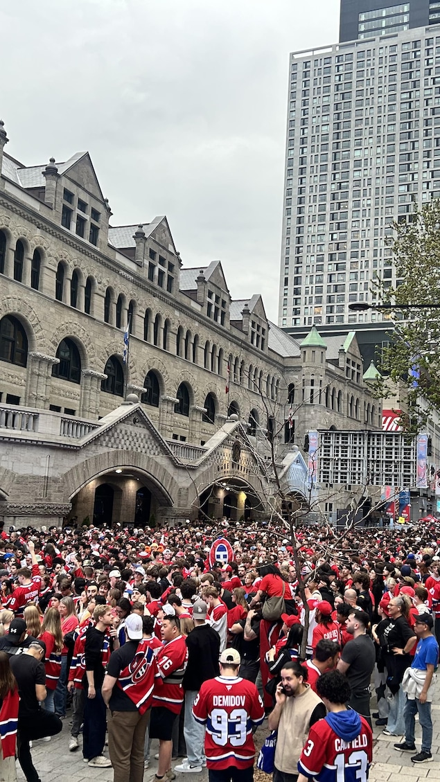 Une foule aux couleurs du Canadien.