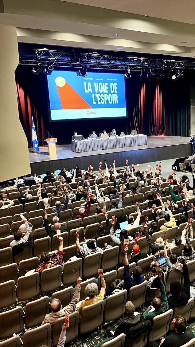 Les délégués qui votent.