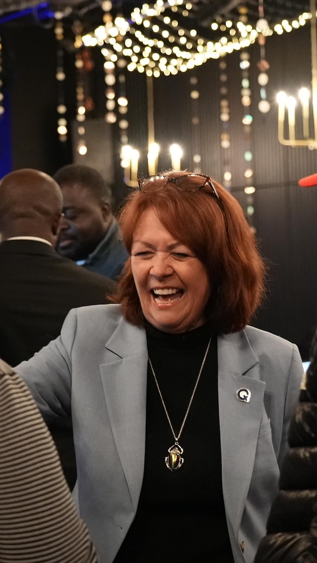 Diane Dallaire célèbre.