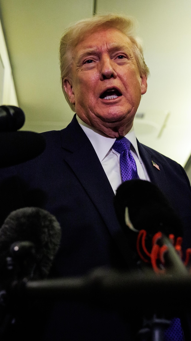 Donald Trump s'adresse aux médias.