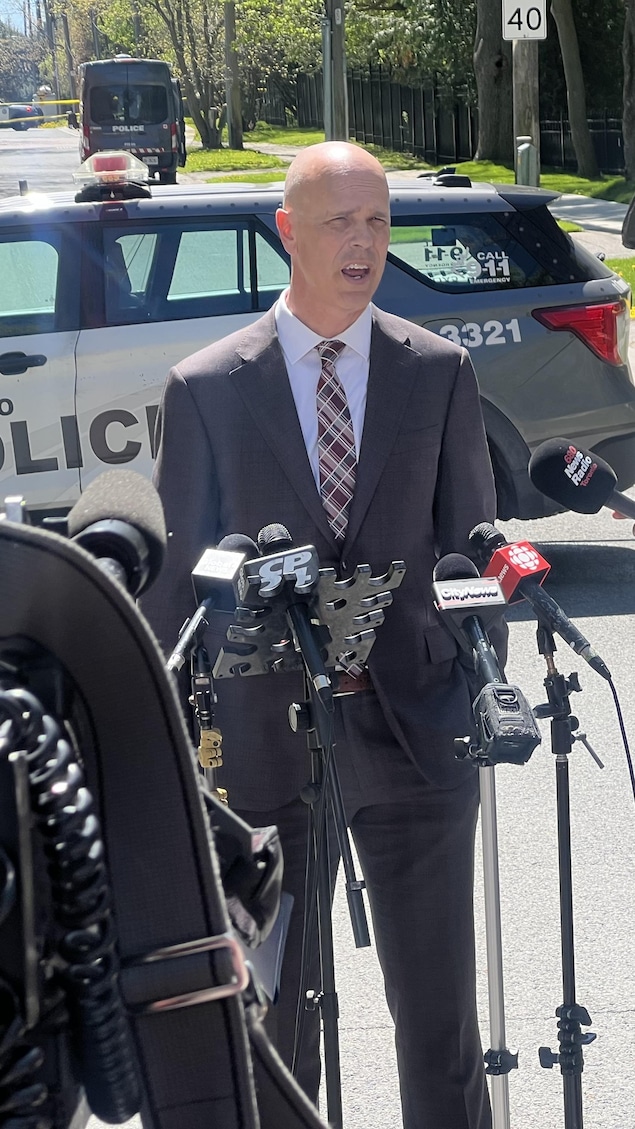 Paul Krawczyk en point de presse à Toronto près du manoir de Drake, le 7 mai 2024.