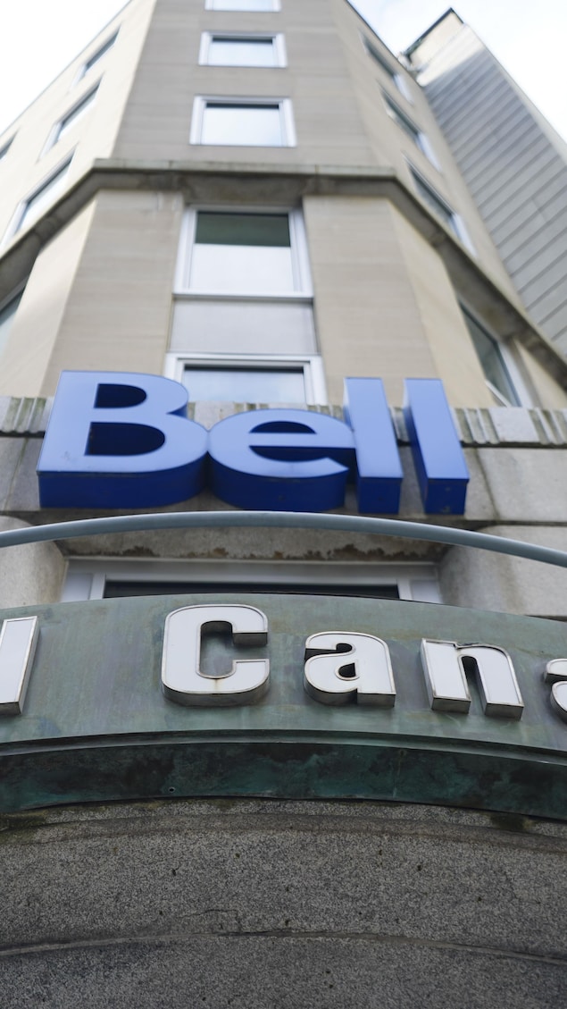 Façade d'un immeuble de Bell Canada.
