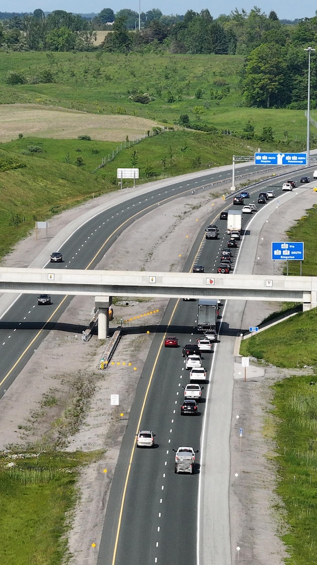 Images aériennes de l'extrémité de l'autoroute 407 Est à Clarington. Il n'y a maintenant qu'il n'y a plus de péage sur cette section.
