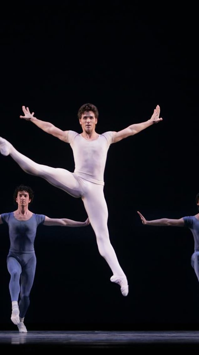 Guillaume Côté joue le rôle du Rêveur dans « Opus 19/The Dreamer » de Jerome Robbins en 2005 pour le Ballet nattional du Canada.